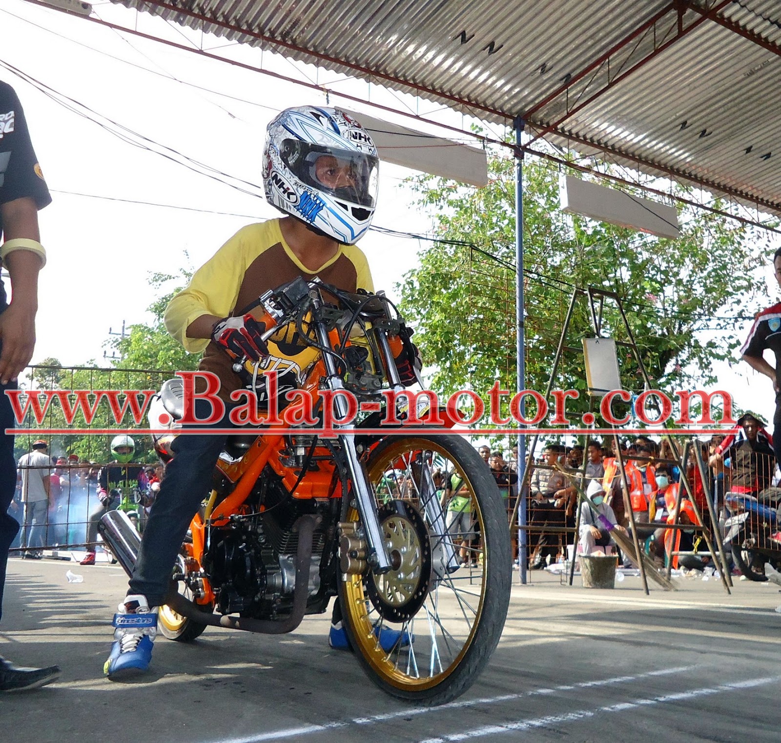 Detail Foto Foto Kereta Drag Nomer 24