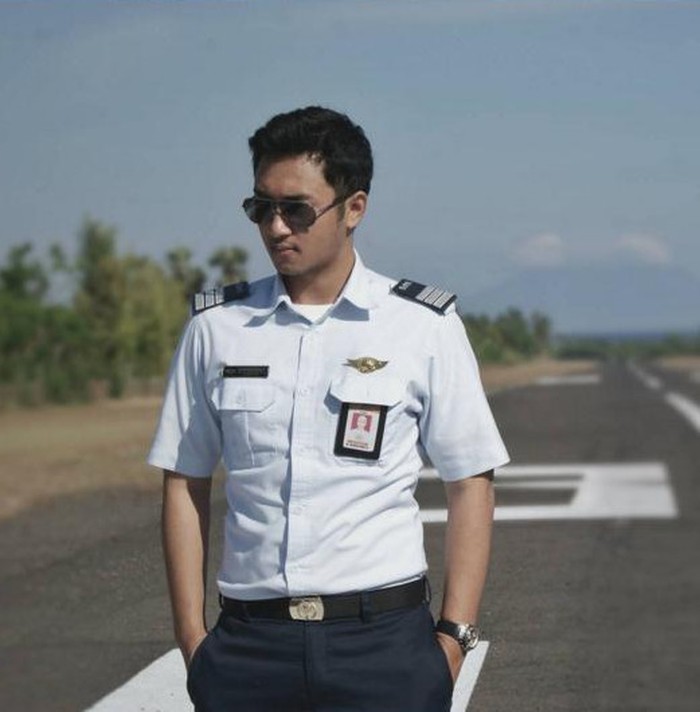 Detail Foto Foto Pilot Ganteng Nomer 10