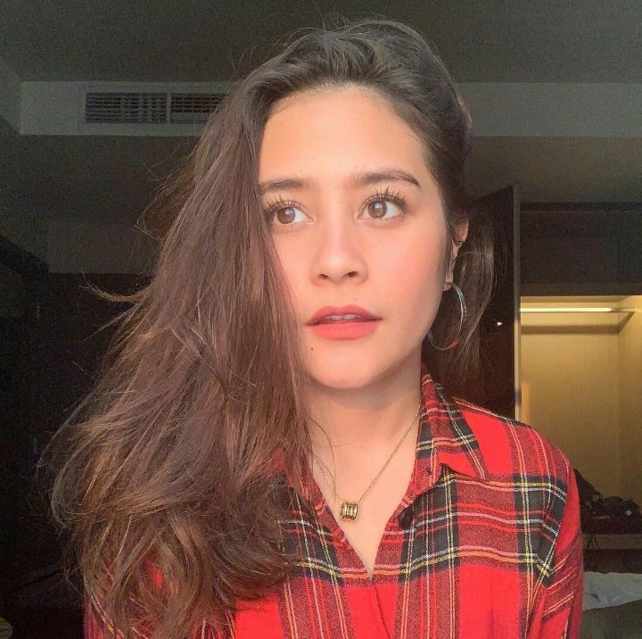 Detail Foto Foto Prilly Nomer 44