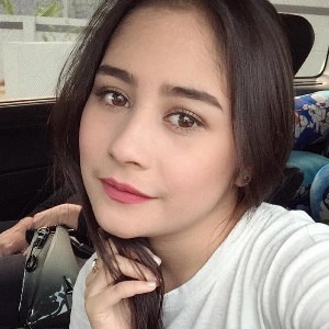 Detail Foto Foto Prilly Latuconsina Nomer 6