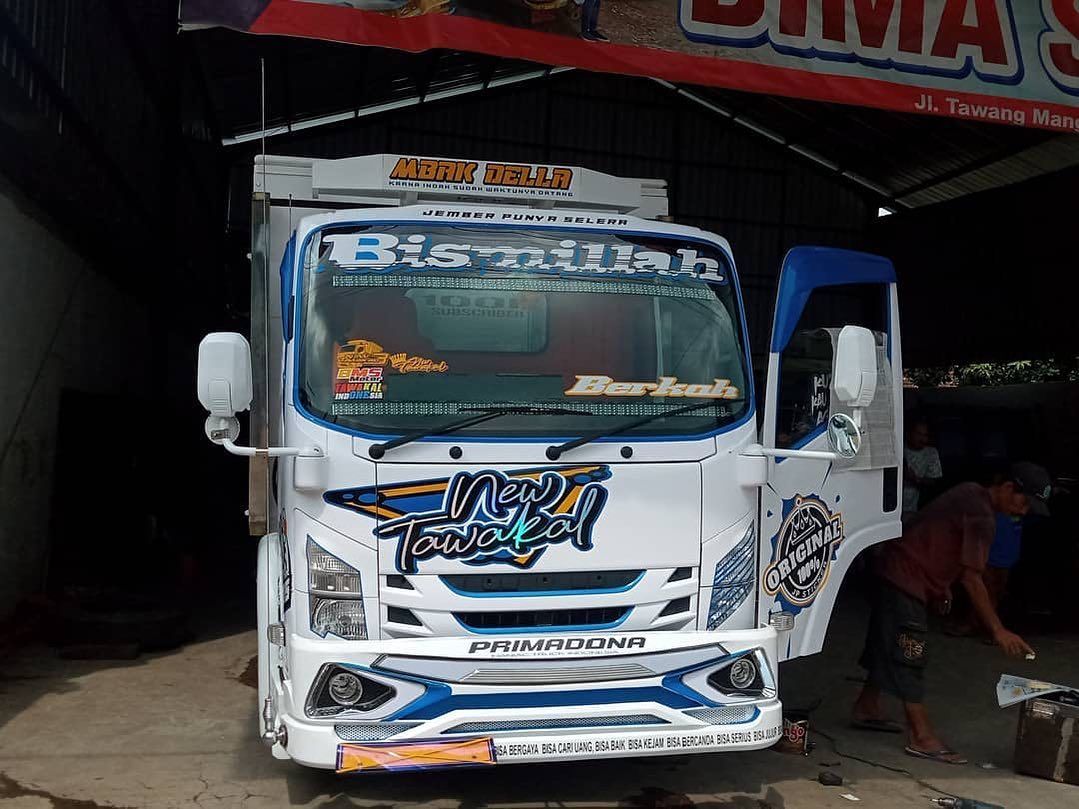 Detail Foto Foto Truk Nomer 49