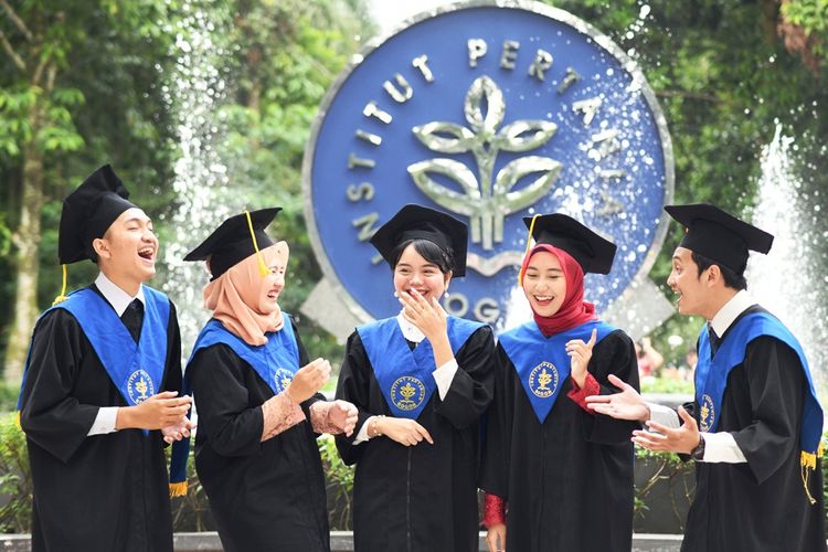 Detail Foto Foto Wisuda Nomer 2