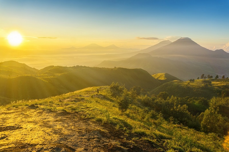 Detail Foto Gambar Pemandangan Gunung Nomer 31