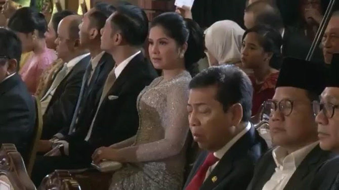 Detail Foto Gaun Pernikahan Anak Setya Novanto Nomer 30