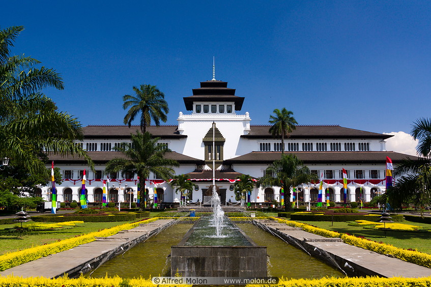 Detail Foto Gedung Sate Nomer 12