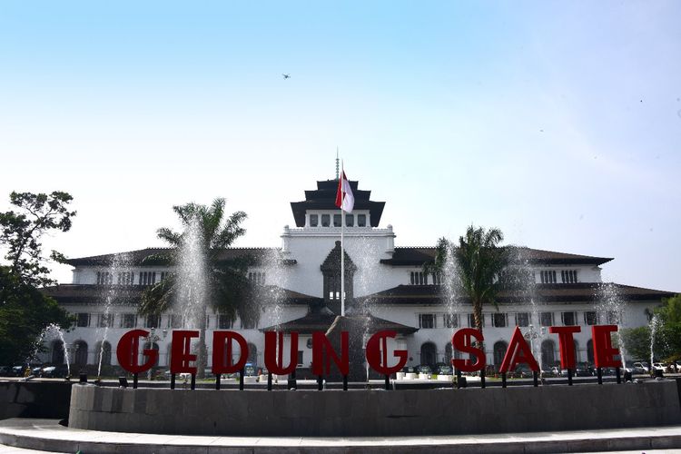 Detail Foto Gedung Sate Nomer 15