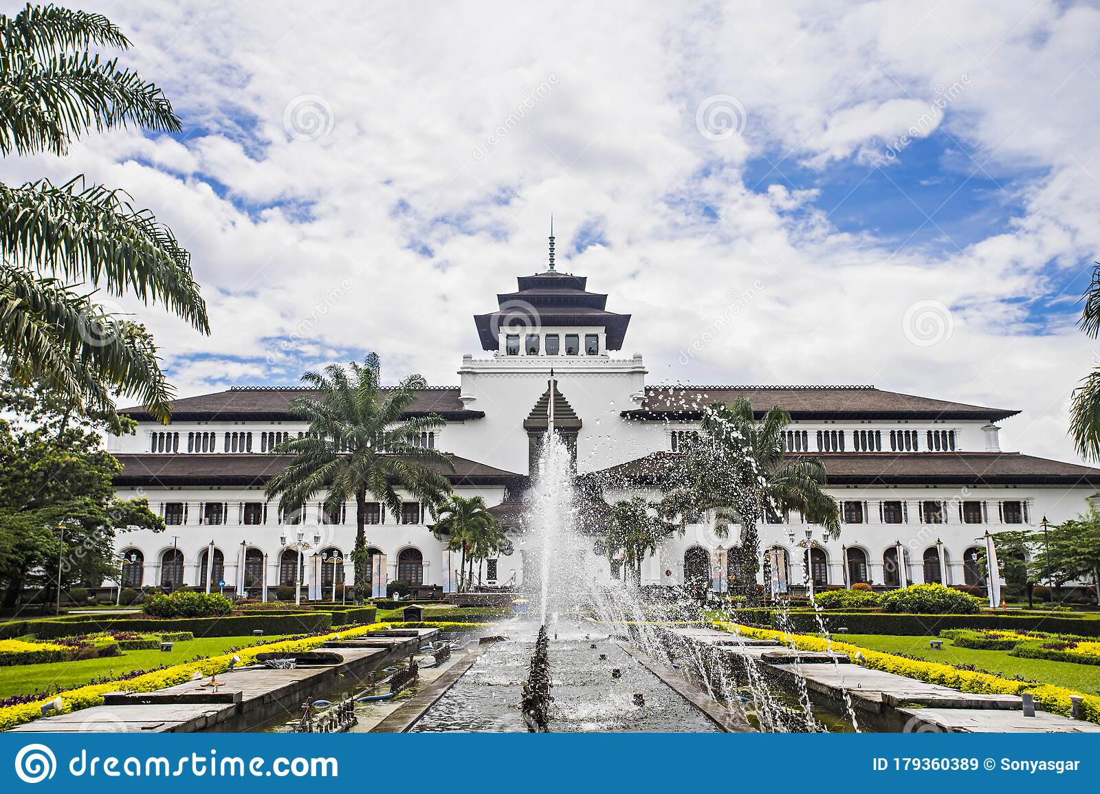 Foto Gedung Sate Bandung - KibrisPDR