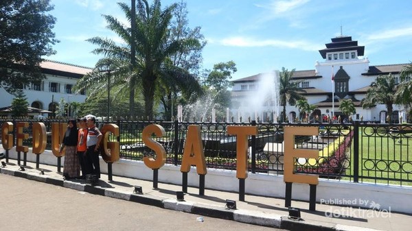 Detail Foto Gedung Sate Bandung Nomer 50