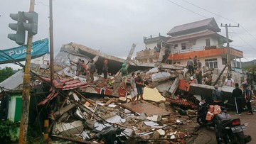 Detail Foto Gempa Bumi Di Indonesia Nomer 16