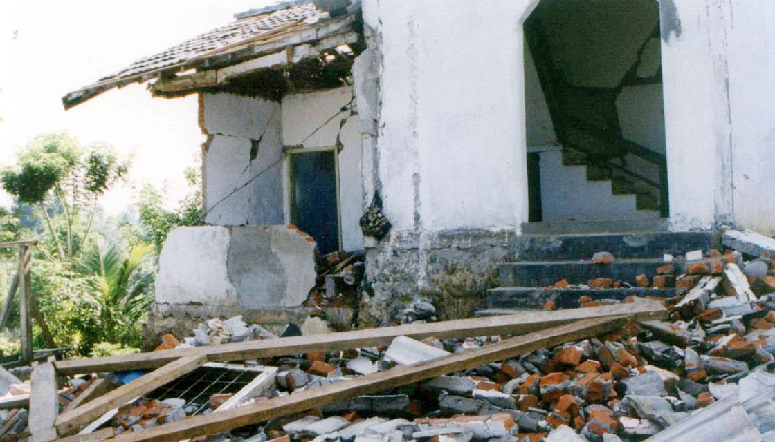 Detail Foto Gempa Bumi Di Indonesia Nomer 42