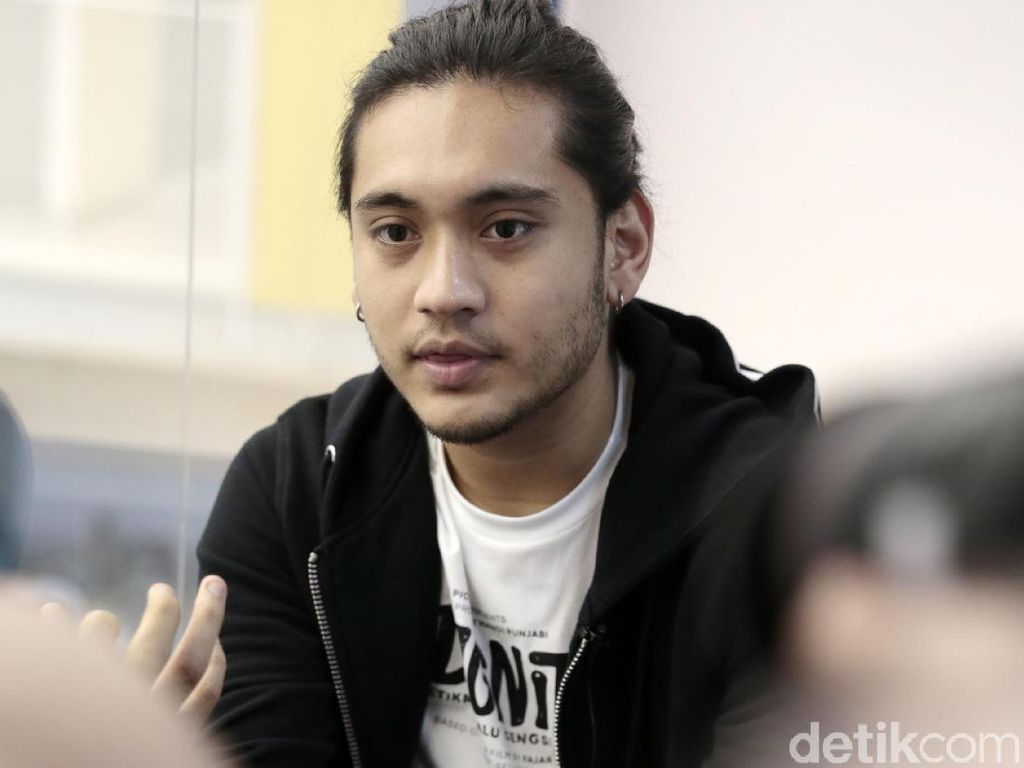 Detail Foto Giorgino Abraham Terbaru Nomer 12