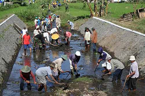 Foto Gotong Royong - KibrisPDR