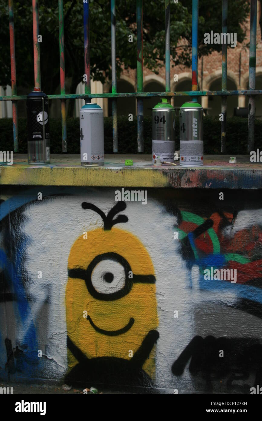 Detail Foto Grafiti Minion Nomer 46