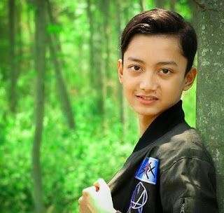 Detail Foto Gus Azmi Ganteng Nomer 3