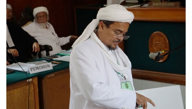 Detail Foto Habib Rizieq Dan Firza Nomer 45