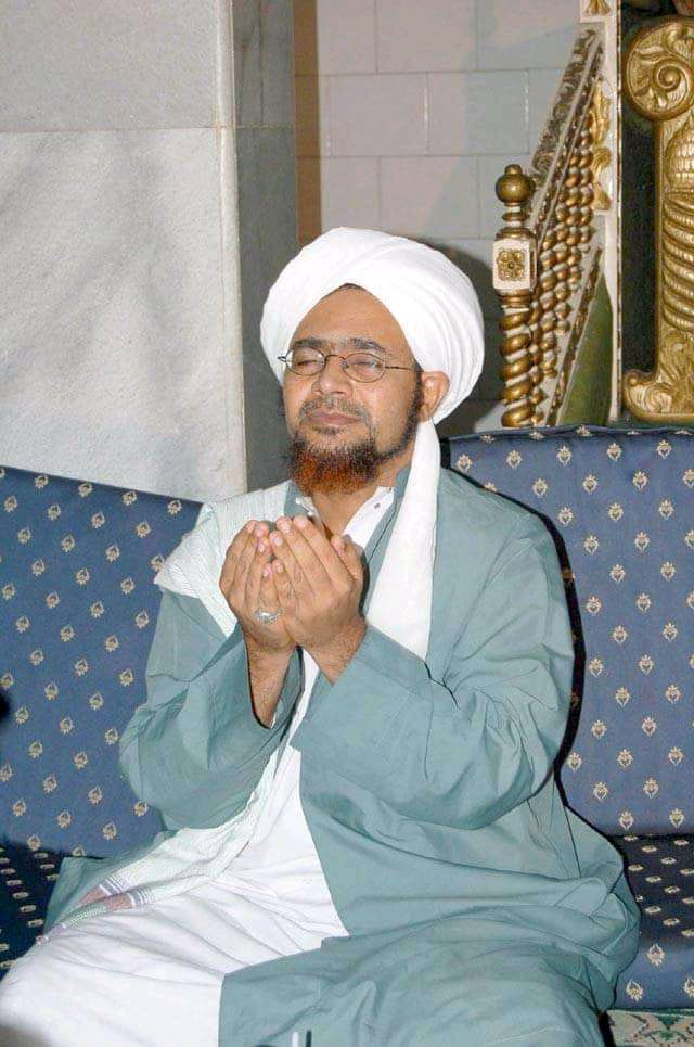 Detail Foto Habib Umar Berdoa Nomer 15