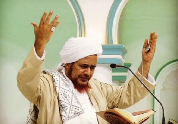 Detail Foto Habib Umar Berdoa Nomer 26