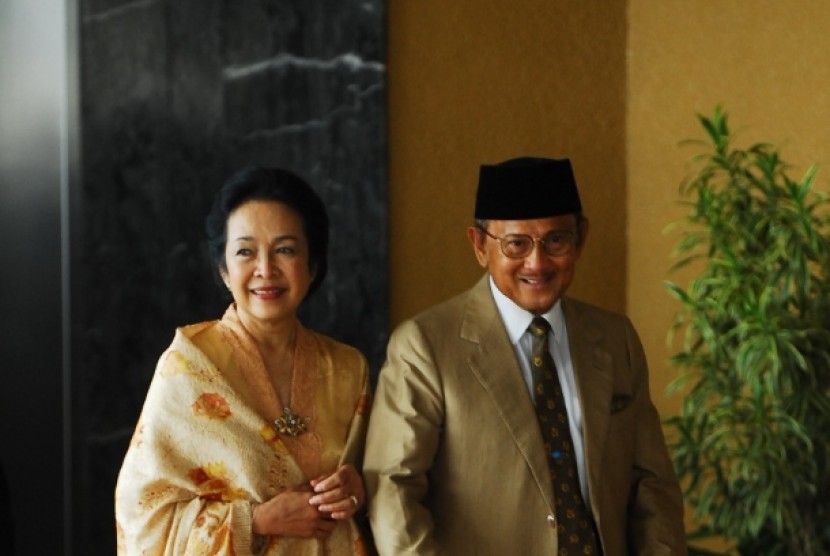 Detail Foto Habibie Dan Ainun Nomer 42