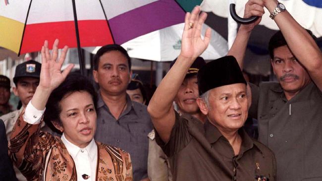 Detail Foto Habibie Dan Ainun Nomer 43