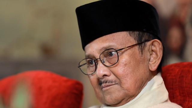 Detail Foto Habibie Muda Nomer 34