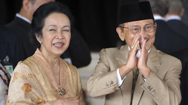 Detail Foto Habibie Muda Nomer 37