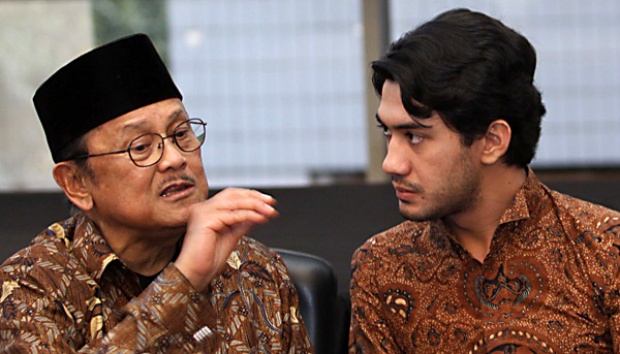 Detail Foto Habibie Muda Nomer 48