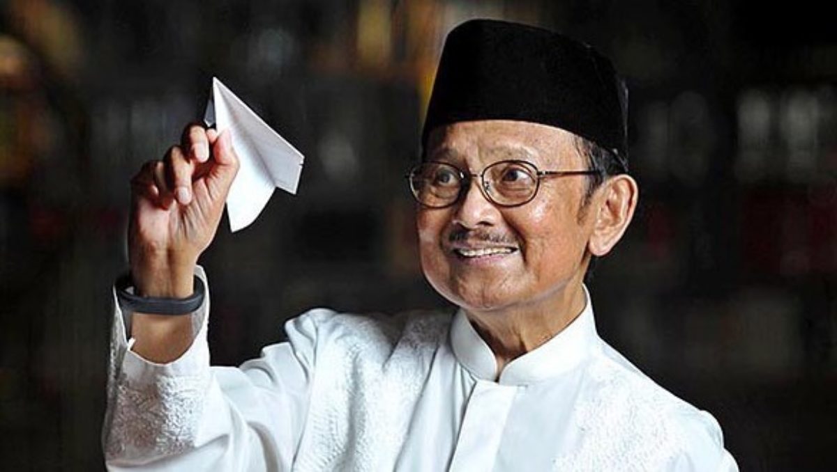 Detail Foto Habibie Muda Nomer 55