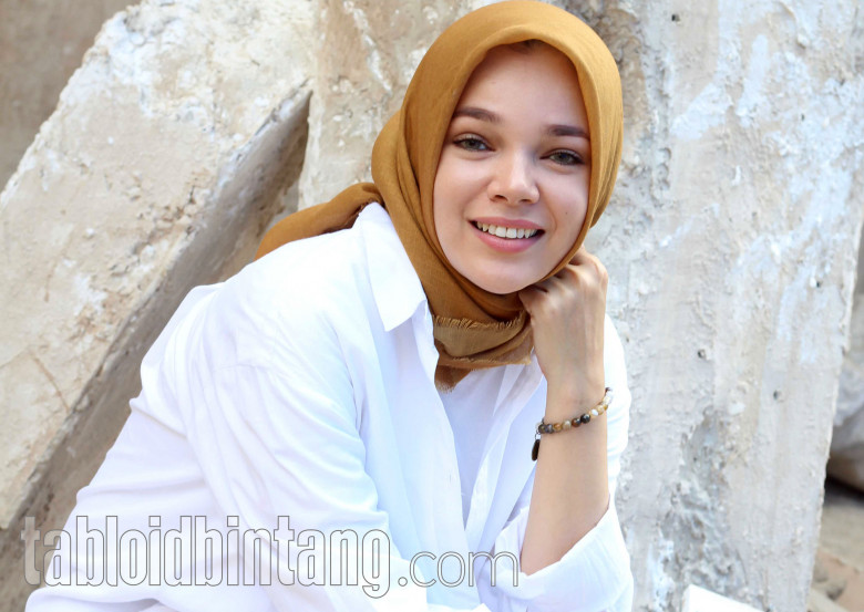 Detail Foto Hijab Dewi Sandra Nomer 20