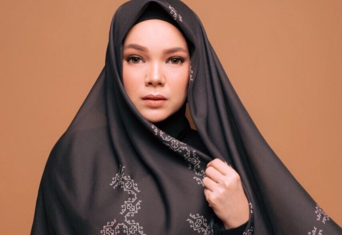 Detail Foto Hijab Dewi Sandra Nomer 31
