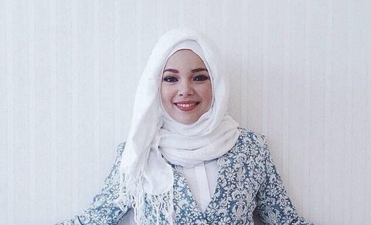 Detail Foto Hijab Dewi Sandra Nomer 41