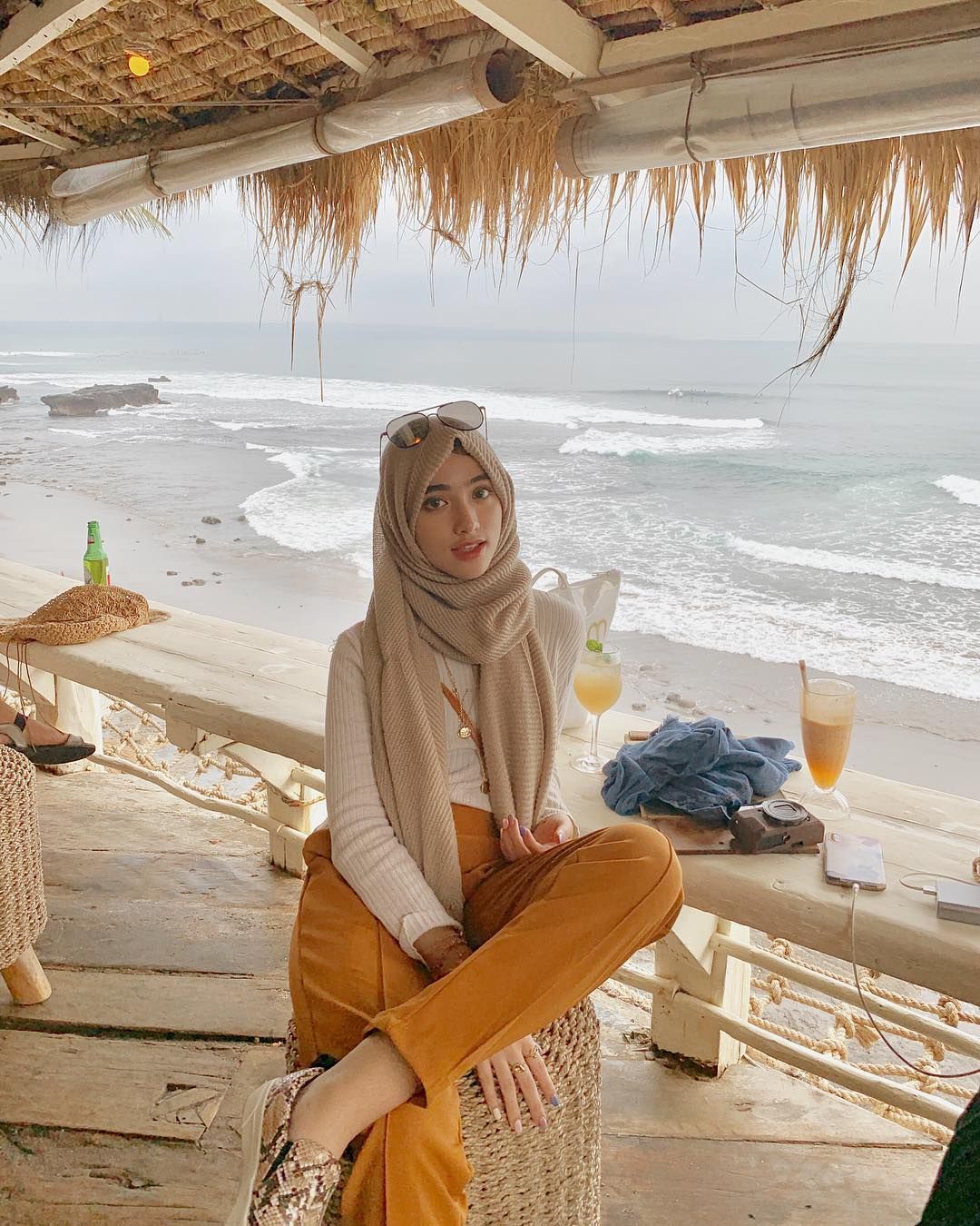 Detail Foto Hijab Di Pantai Nomer 12