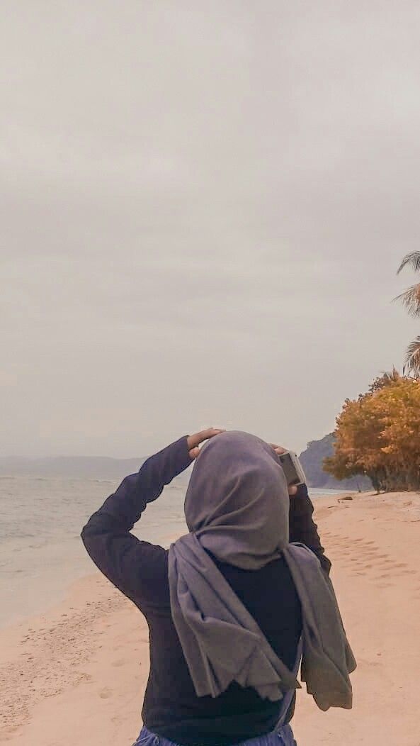 Detail Foto Hijab Di Pantai Nomer 3