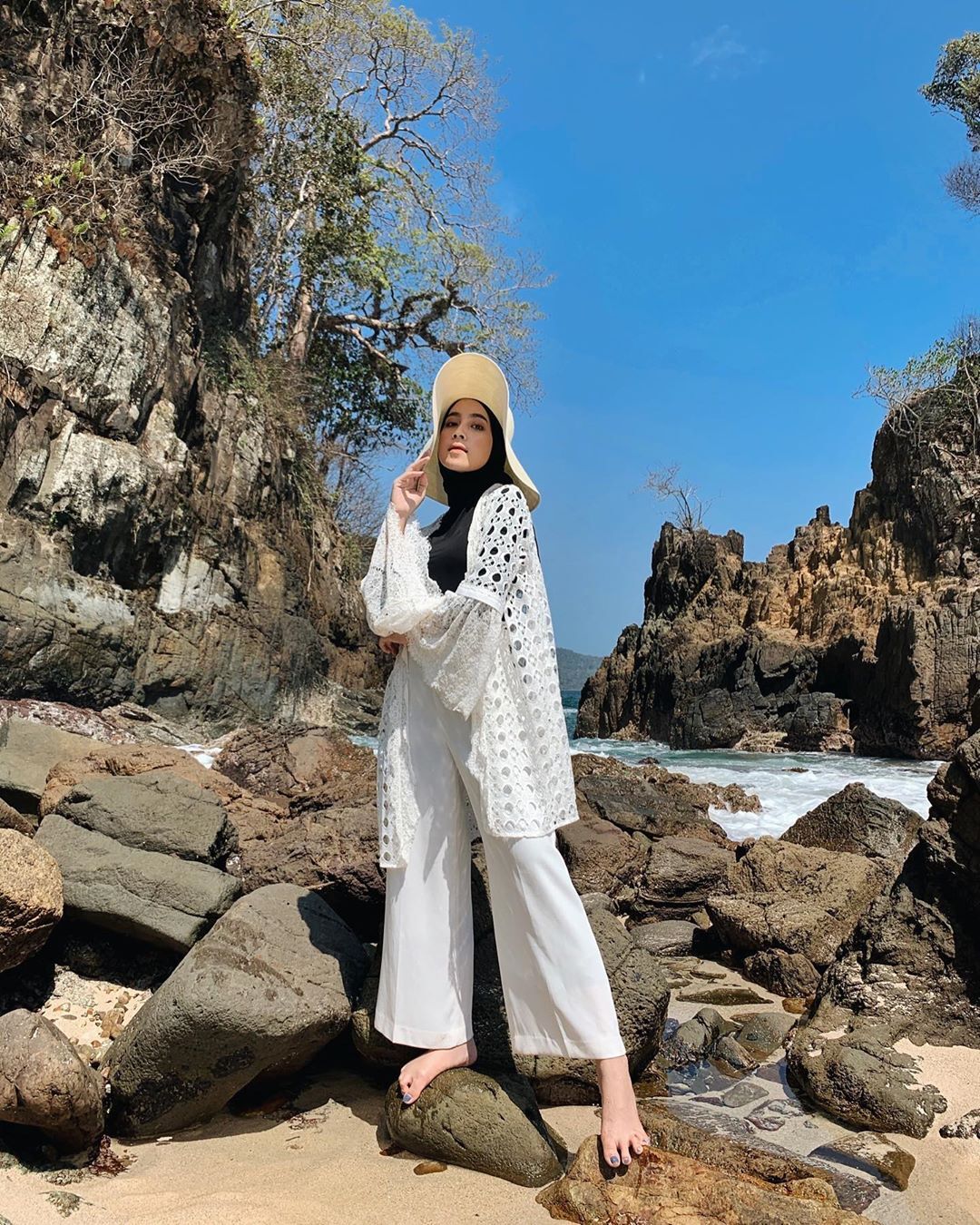 Detail Foto Hijab Di Pantai Nomer 19