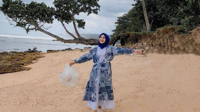 Detail Foto Hijab Di Pantai Nomer 34