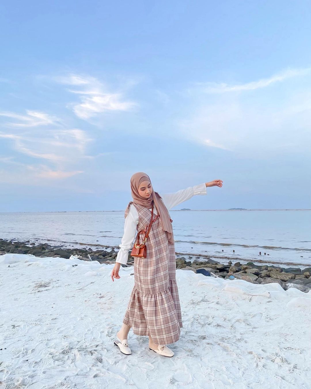 Detail Foto Hijab Di Pantai Nomer 39