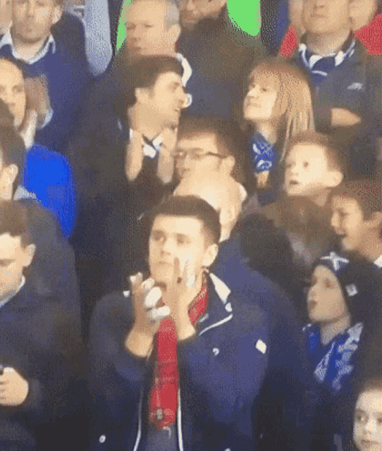 Detail Clapping Gif Nomer 46