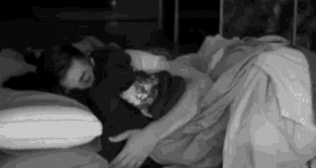 Detail Cuddle Gif Nomer 8