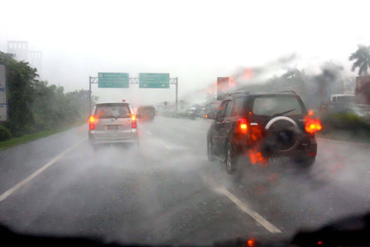 Detail Foto Hujan Dari Dalam Mobil Nomer 23