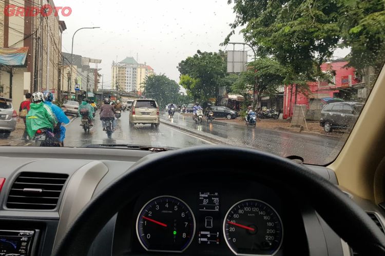 Detail Foto Hujan Dari Dalam Mobil Nomer 29
