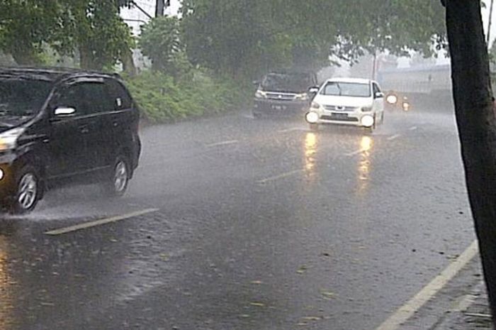 Detail Foto Hujan Dari Dalam Mobil Nomer 34