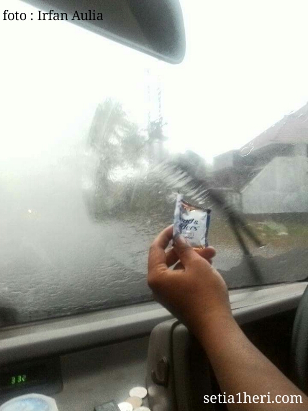 Detail Foto Hujan Dari Dalam Mobil Nomer 51