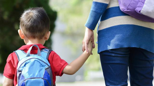 Detail Foto Ibu Dan Anak Laki Laki Nomer 6