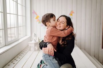 Detail Foto Ibu Dan Anak Laki Laki Nomer 51