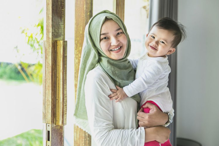 Detail Foto Ibu Gendong Bayi Nomer 3