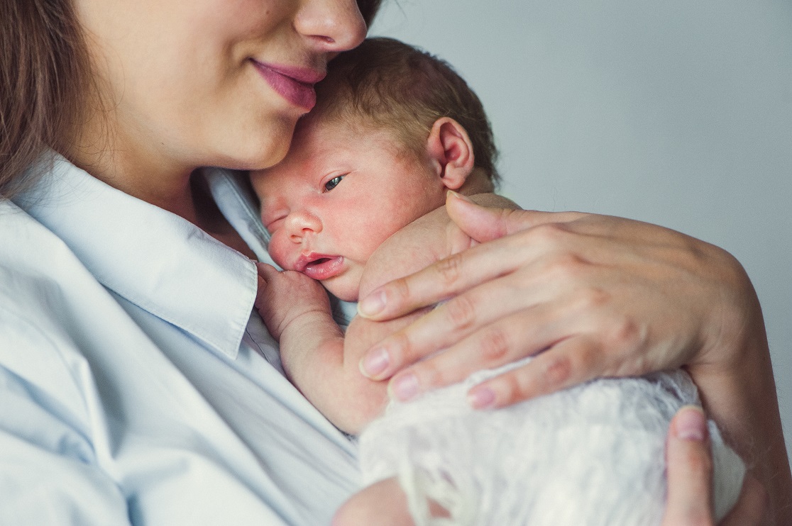 Detail Foto Ibu Gendong Bayi Nomer 19