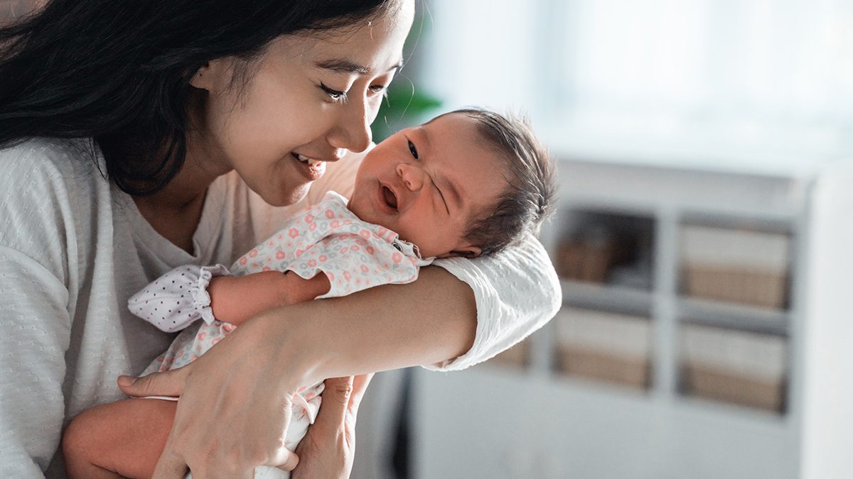 Detail Foto Ibu Gendong Bayi Nomer 34