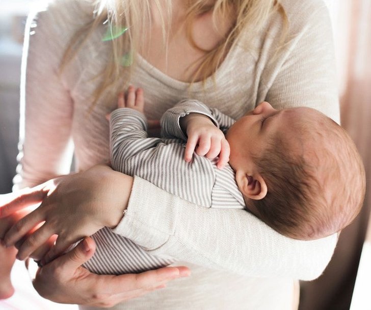 Detail Foto Ibu Gendong Bayi Nomer 43