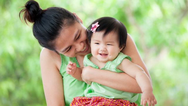 Detail Foto Ibu Gendong Bayi Nomer 46