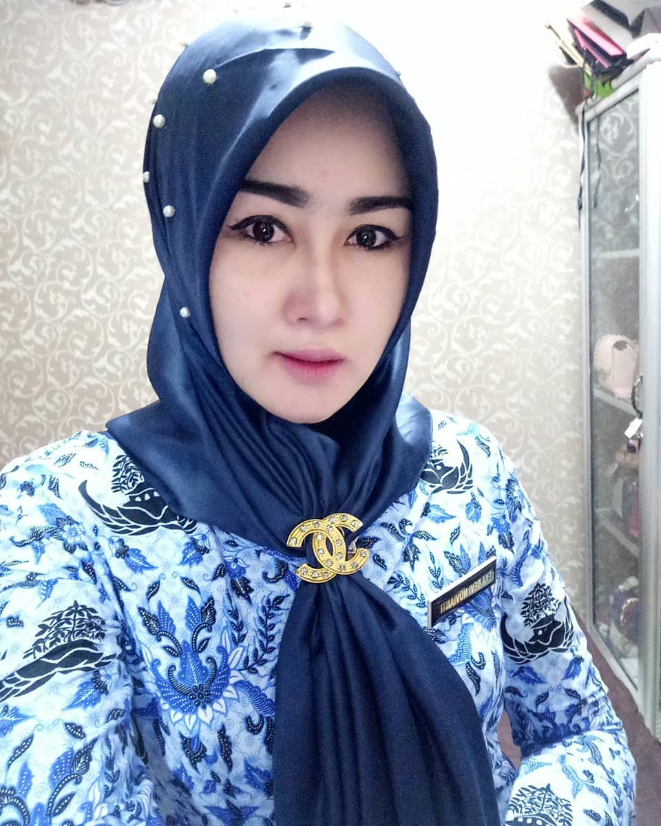 Detail Foto Ibu Guru Cantik Nomer 6