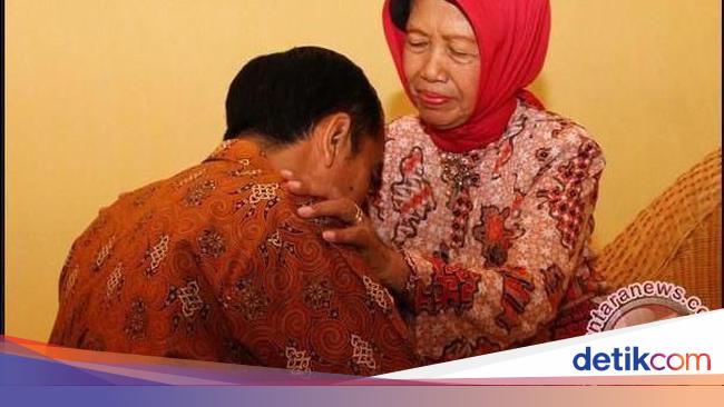 Detail Foto Ibu Jokowi Nomer 17